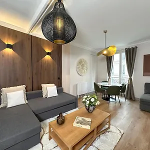 https://champs-elyses-deluxe-family-apartments.fr-paris.fr